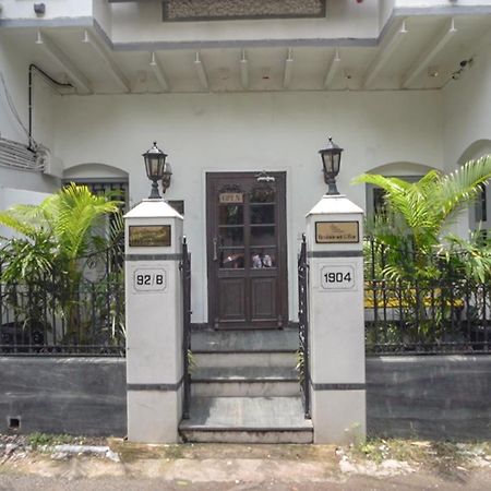 The Corner Courtyard Hotel Kolkata Exterior photo