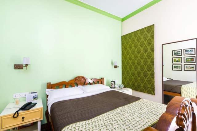 The Corner Courtyard Hotel Kolkata Exterior photo
