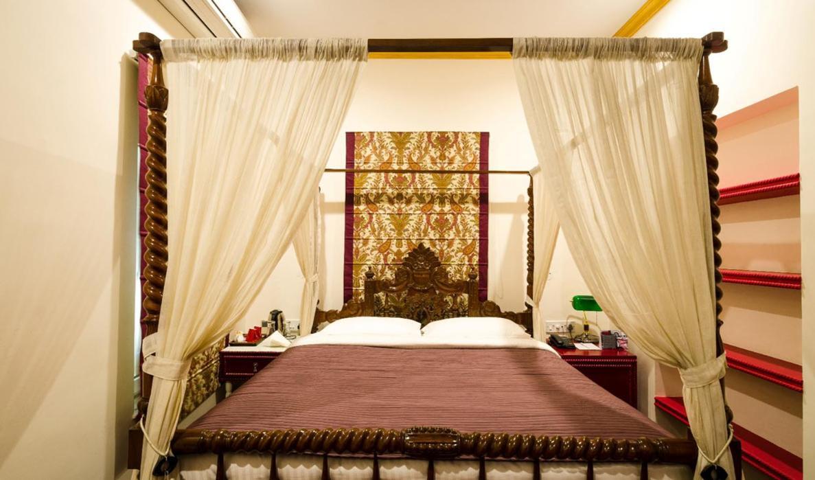 The Corner Courtyard Hotel Kolkata Exterior photo