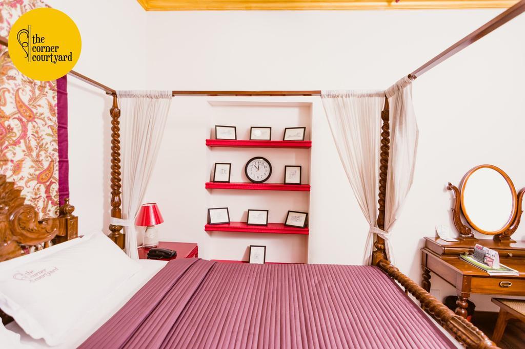 The Corner Courtyard Hotel Kolkata Room photo