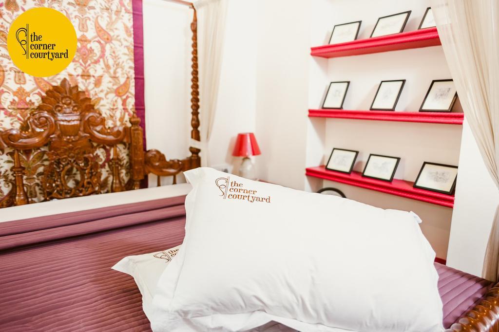 The Corner Courtyard Hotel Kolkata Room photo