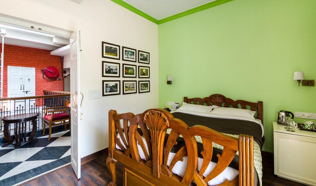 The Corner Courtyard Hotel Kolkata Exterior photo