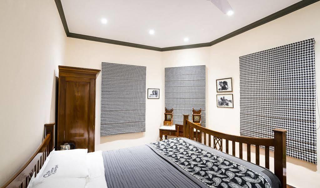 The Corner Courtyard Hotel Kolkata Exterior photo